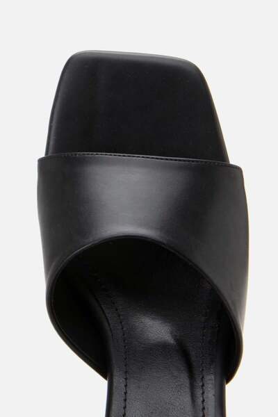 Yaya by Hotiç Γυναικείες μαύρες παντόφλες με τακούνι