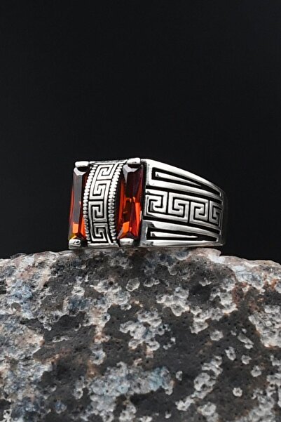 Prestige Kırmızı Baget Taşlı Grek Desenli 925 Ayar Gümüş Erkek Yüzüğü 901713