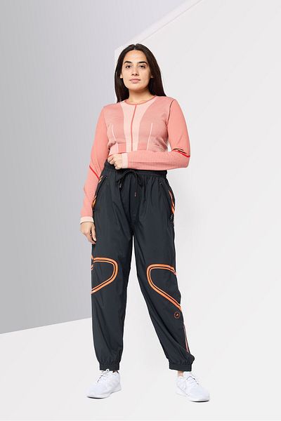 adidas قميص قصير لليوجا من ستيلا مكارتني للنساء، مناسب للرياضيين، بتصميم القوة الحقيقية، لون أحمر كاين محروق