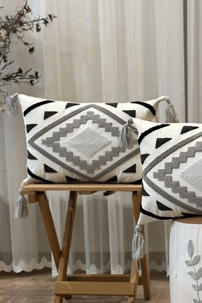 Ottoson 2-PIECE PUNCH EMBROIDERED GEOMETRIC PONCH EMBROIDERED KIRLENT CASE