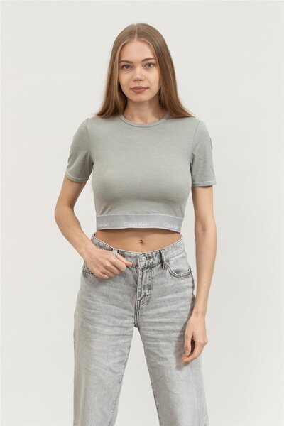 Calvin Klein LVGWS5K144P7A-MDRN Gri Yuvarlak Yaka Crop Düz Kadın T-Shirt