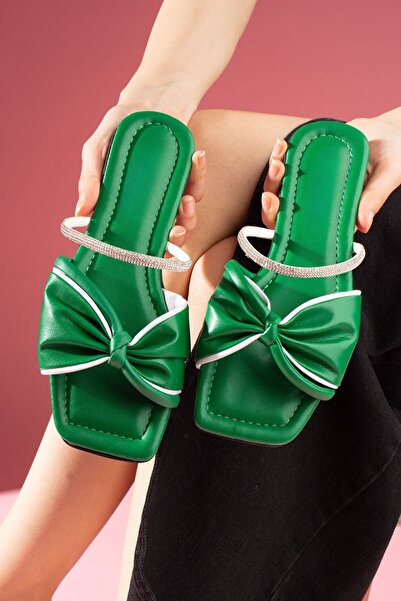 FUGA MODA Papuci cu curea brodată cu piatră verde Markus