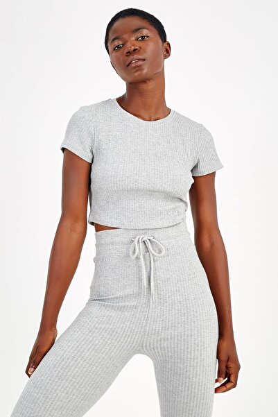 MARATON بلوزة نسائية قصيرة بياقة دائرية من SlimFit باللون الرمادي الميلانج