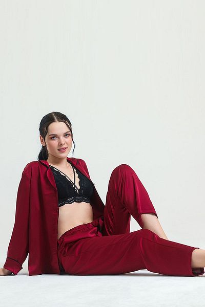 Magic Form 19718 Дамски комплект пижама от сатен в бордо с яка и кант