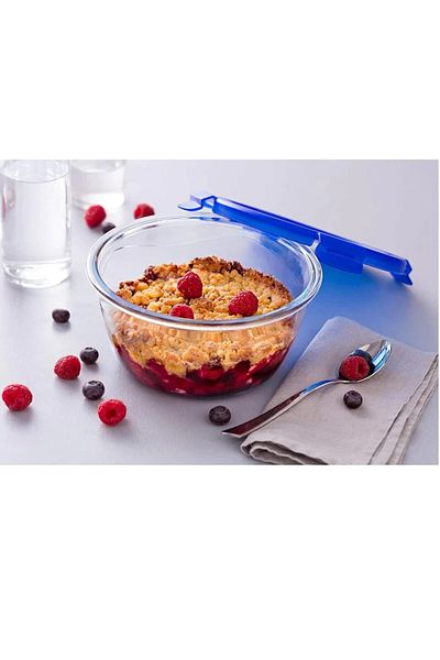Pyrex Round casserole with airtight lid