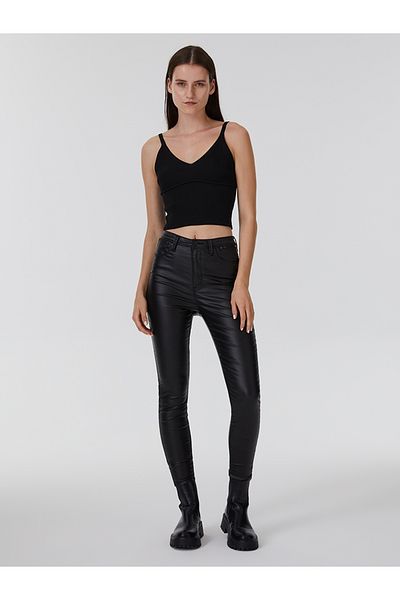 Loft Crop Female Athlete