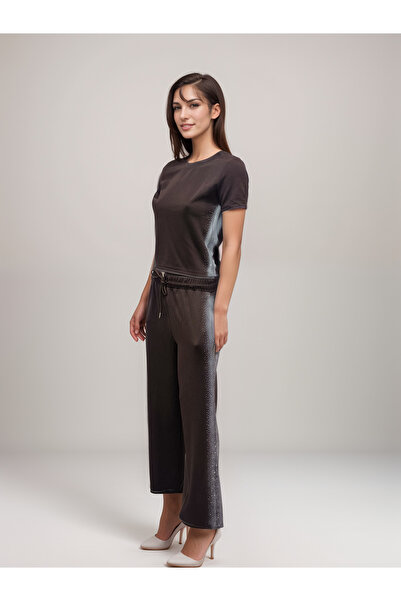 Nivora Style طقم مزدوج مريح بتفاصيل رذاذ وحجر مريح