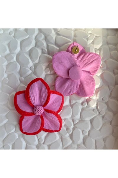 ACCESSORY Pink Flower Earrings with Red Line