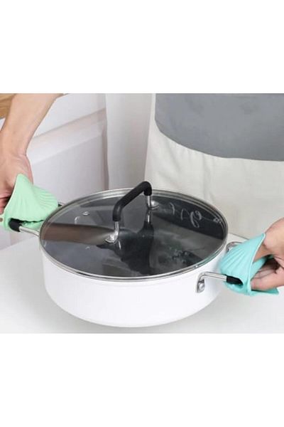 STOREMAX Mrttnca Silicone Tray and Pot Holder, Heat Resistant and Non-Slip Design, Multi-Purpose Use