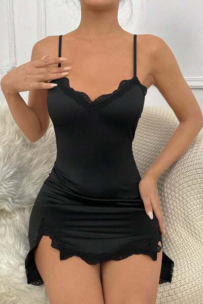 CGDI Kadın Siyah Göğsü ve Bacakları Dantelli Yırtmaçlı Şık Gecelik