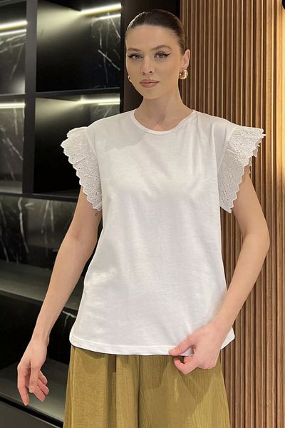 GÜLSELİ Γυναικείο T-Shirt με κρεμ μανίκι με κεντημένο λαιμόκοψη