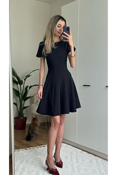 MODA Siyah Volanlı Kısa Elbise