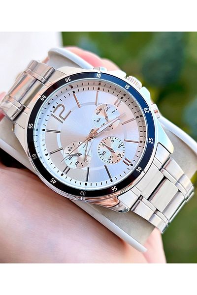 Weluxa Silver Color Black Dial Men's Wrist Watch