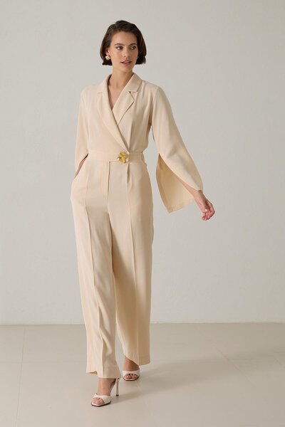 Setre Μπεζ ολόσωμη φόρμα με λεπτομέρεια στο μανίκι και ζώνη στη μέση