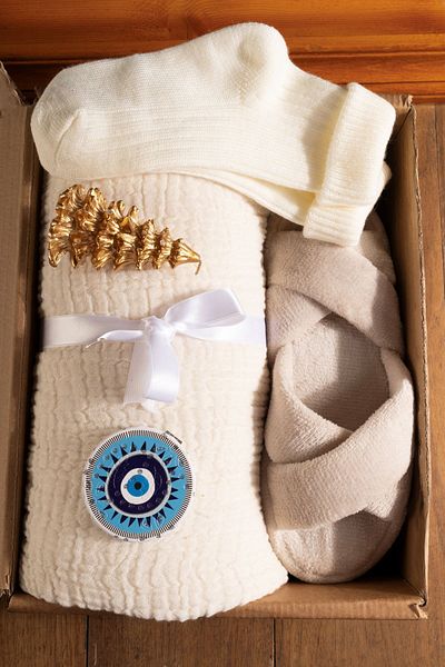 Huge Home White 100% Cotton Blanket Gift Basket