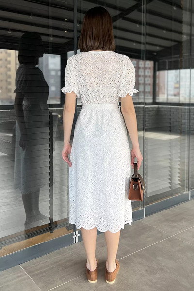 GÜLSELİ Κρεμ φόρεμα με διπλό γιακά με κορδόνια μέσης