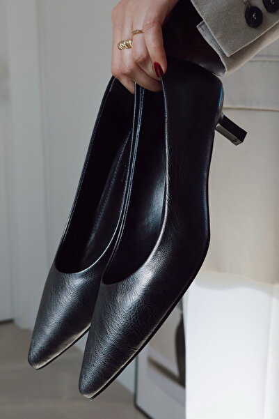 POLKA STORE Boss Sivri Burunlu Kısa Kitten Topuklu Rahat Şık Kadın Stiletto Ayakkabı