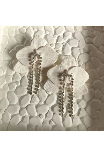 ACCESSORY White Stone Orchid Earrings