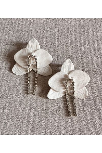 ACCESSORY White Stone Orchid Earrings
