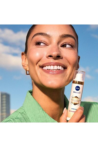 NIVEA Crema-fluid de zi Nivea Luminous CC 3-in-1 FPS30 Medium