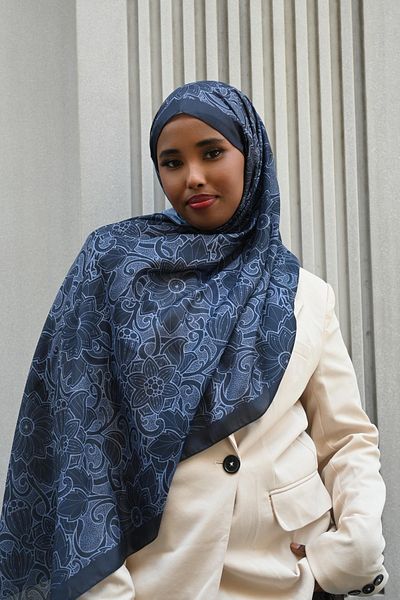 Pull Scarfs Aster Pattern Shawl - Smoked