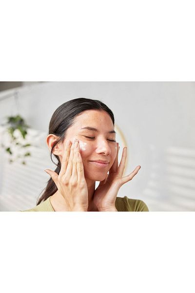 THE BODY SHOP INTENSELY MOISTURIZING SKIN CREAM VITAMIN C