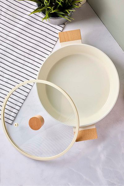 Perotti Cookwood Beige Induction Base Ceramic Flat Pot with Wooden Handle and Lid 24 cm