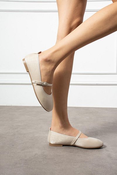 ShoeTek Balerina Rowi pentru damă, cu curea în față, cu cataramă, din satin bej