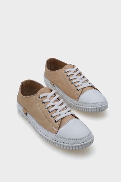 Capone Outfitters حذاء رياضي نسائي من الجلد بخياطة من إيما