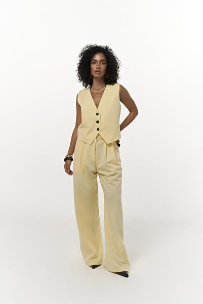 MAI STUDIOS CO. Kaylee Triangle Detail Short Yellow Vest