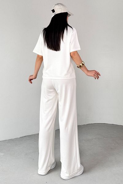 Cappmoda TKM-13265 Λευκό μπλουζάκι με λαιμόκοψη ελαστικό φαρδύ παντελόνι Σετ δύο τεμαχίων