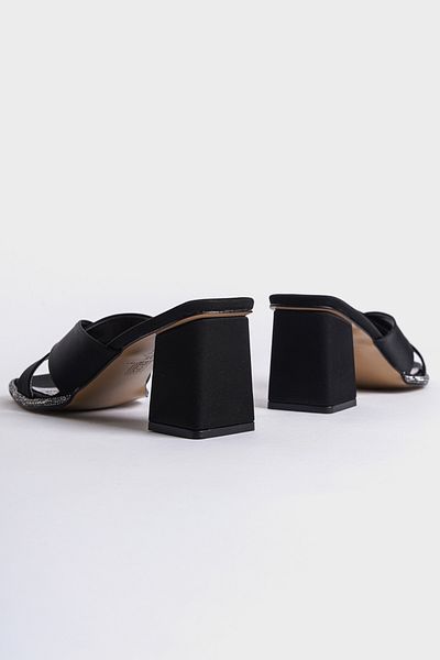 Capone Outfitters Γυναικείες παντόφλες Misty Cross Banded Stone με μεσαίο τακούνι