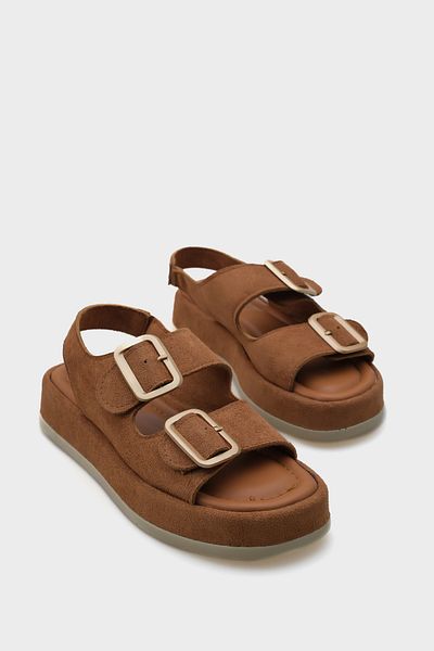 Capone Outfitters Sandały damskie Denice na koturnie z podwójnym paskiem i klamrą