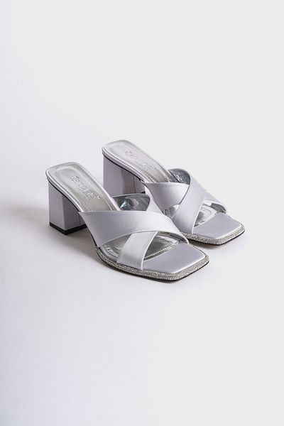 Capone Outfitters Papuci de damă Misty cu bretele încrucișate cu toc mediu