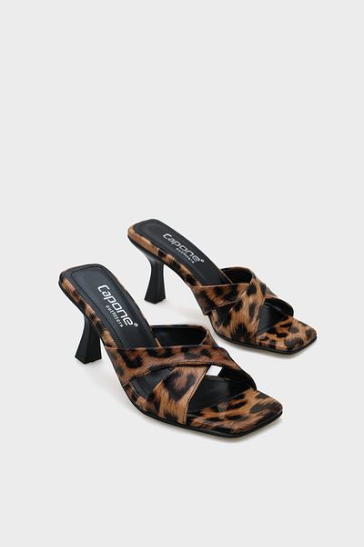 Capone Outfitters Γυναικείες παντόφλες με μεσαίο τακούνι Mavis Blunt Toe Cross Strap