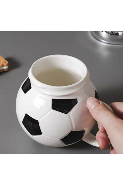 PUFO Ceramic mug with lid Love Play Football for coffee or tea, 350 ml, black/white