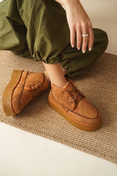 Capone Outfitters Gruba podeszwa, okrągły nosek, sznurowane, futrzane buty damskie