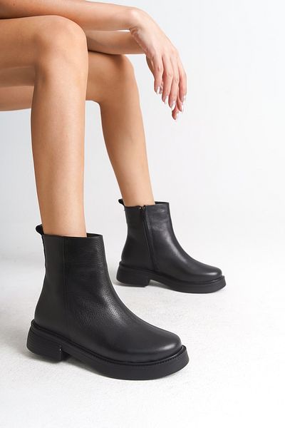 Capone Outfitters Δερμάτινες γυναικείες μπότες με φερμουάρ στο πλάι