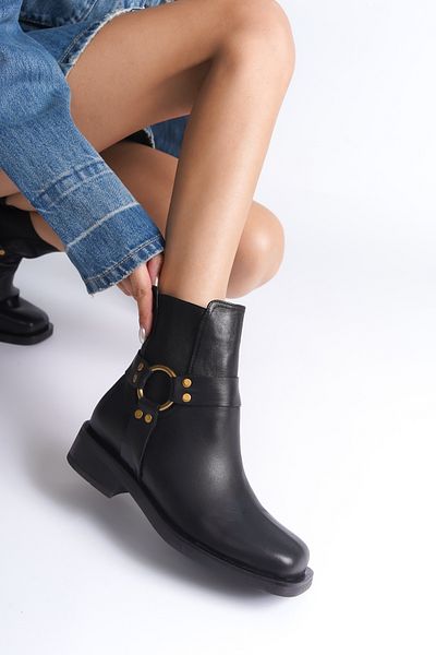 Capone Outfitters Damenstiefel aus echtem Leder mit seitlichem elastischem Schnallendetail