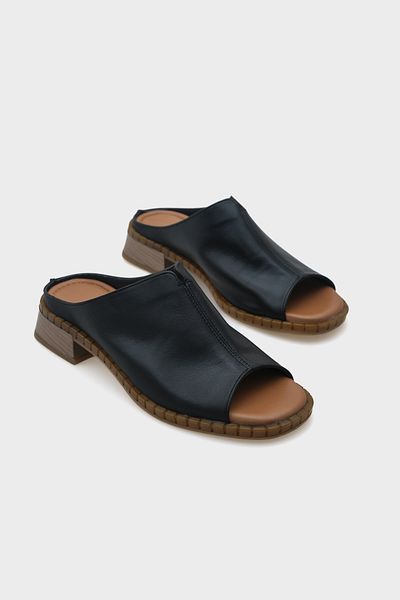 Capone Outfitters Δερμάτινες γυναικείες παντόφλες Nessy με κοντό τακούνι μονό λουράκι