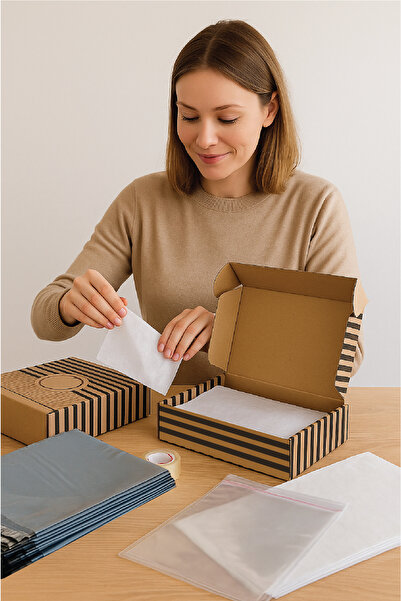 PackMai E-Ticaret Kargo Seti | 25'li Çizgili Kraft Kutu+50 Cepli Kargo Poşeti+25 Bantlı Jelatin+25 Pelur