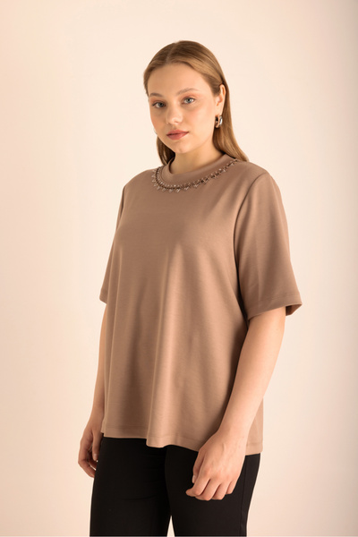 Aker Yakası İşlemeli Örme Kısa Kollu Bluz