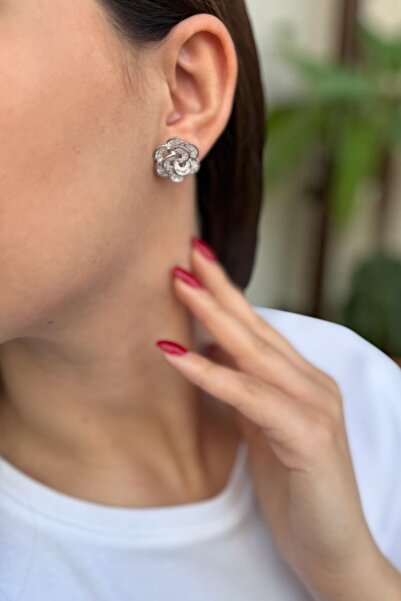 Utku Kuyumculuk 18 AYAR İTALYAN 0,81 CT F RENGİ PIRLANTA TAŞLI ÇİÇEK MODEL KÜPE