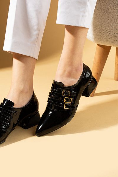 Pembe Potin Women's Black Patent Leather Buckle Stylish Classic Heeled Shoes