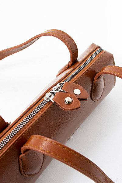 KOÇAK ÇANTA Γυναικεία τσάντα χειρός και ώμου με φερμουάρ με δύο λαβές ορθογώνια μπαγκέτα