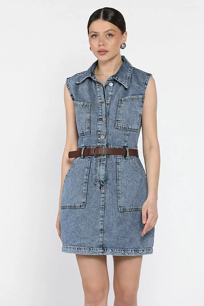 GÜLSELİ Rochie de damă Ice Blue, cu guler de cămașă, cu nasturi în față, cu detaliu de curea, blugi