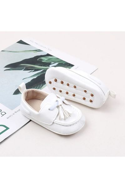 Superbaby Pantofiori albi tip mocasini cu ciucurasi
