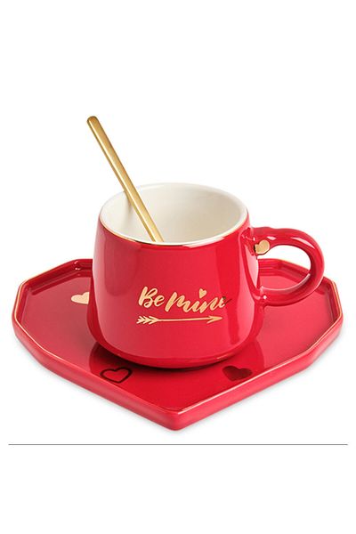 PUFO Cană ceramică cu farfurie în formă de inimă și linguriță „Be Mine” pentru cafea sau ceai, 180 ml, roșie