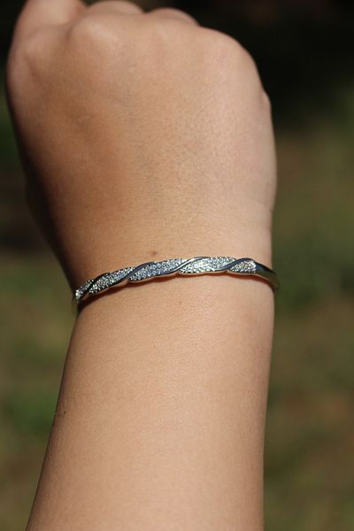 MODA Silver Leaf Detailed Handcuffs