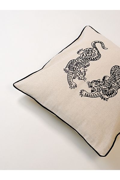 Galia Tasarım Black Tigers Linen Print Throw Pillow Pillow Case
